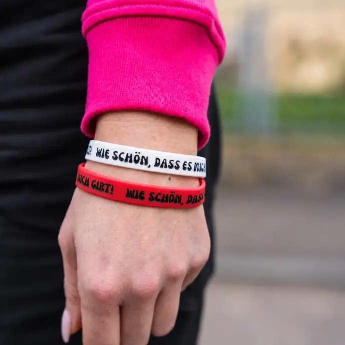armband_pinkrot_70kb armband_pinkrot_70kb