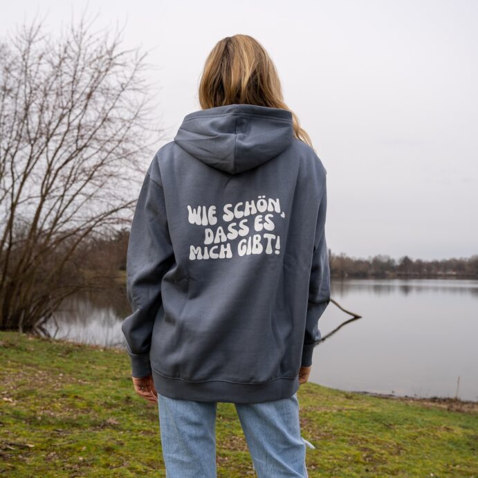 blauer Hoodie mit Aufdruck hinten