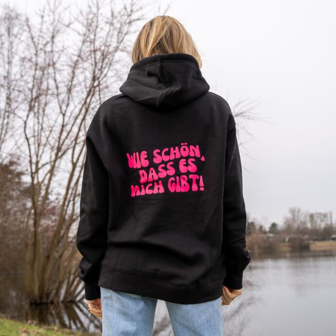 schwarzer Hoodie mit Aufdruck hinten