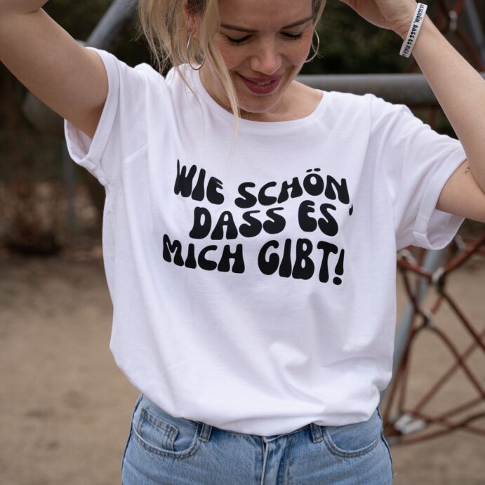 weißes T-Shirt mit Aufdruck vorne