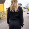schwarzes Sweatshirt mit Aufdruck vorne – Bild 4