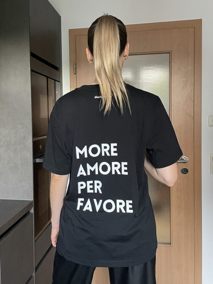 MORE AMORE T-Shirt – Bild 3